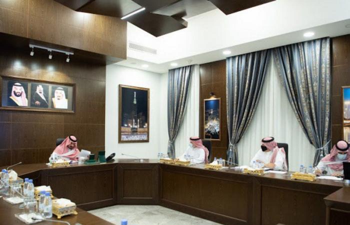 نائب أمير مكة يطلع على تطوير المرافق والطرق ومشاريع واجهة أبحر البحرية