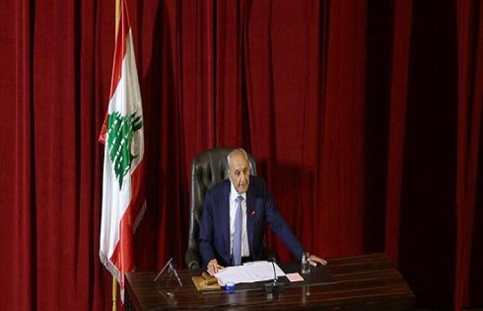 النواب اللبناني يقبل استقالة 8 أعضاء بينهم مروان حمادة رغم تراجعه