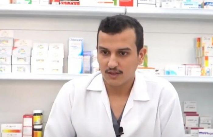 استثمر في تخصصه.. شاهد قصة أول سعودي يمتلك صيدلية خاصة برفحاء