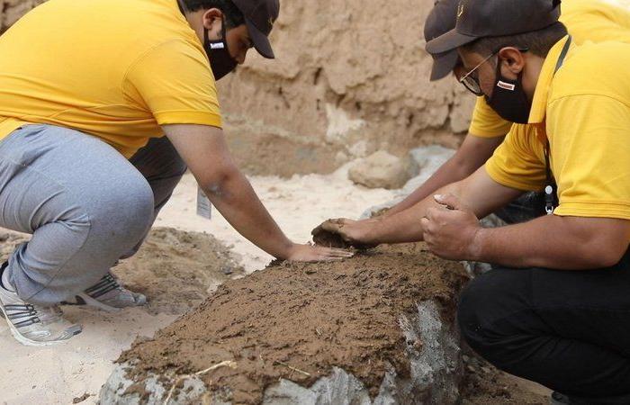 شباب ظهران الجنوب يعيدون تأهيل قرية الحوزة الأثرية