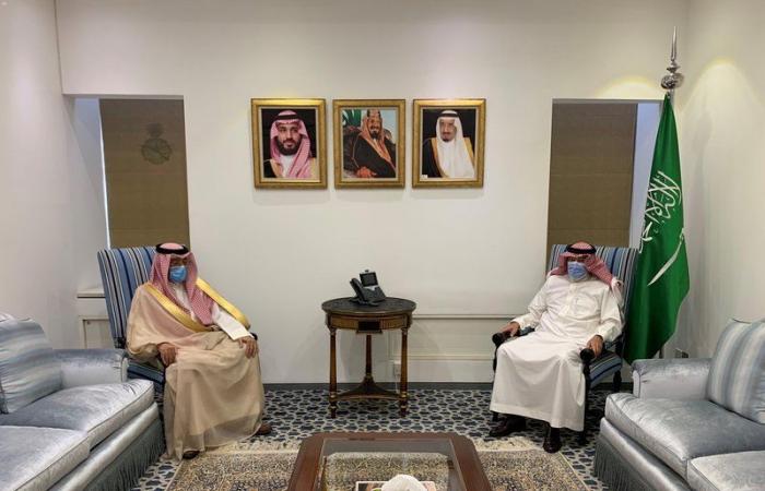 نائب وزير الخارجية يستعرض العلاقات الثنائية مع سفير البحرين