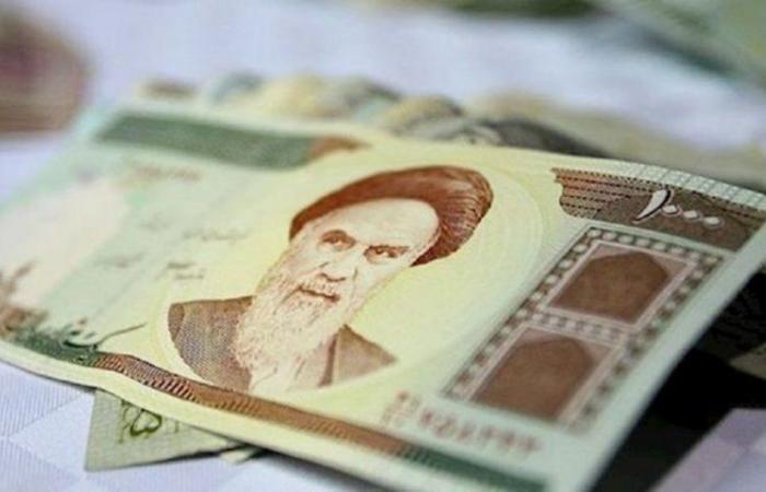تراجع قياسي.. "الريال الإيراني" يواصل الانهيار أمام الدولار