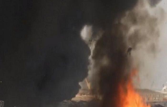 فيديو : اندلاع حريق ضخم في منطقة مرفأ بيروت