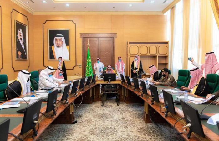 أمير الباحة يجتمع بأعضاء اللجنة العليا لإزالة التشوه البصري