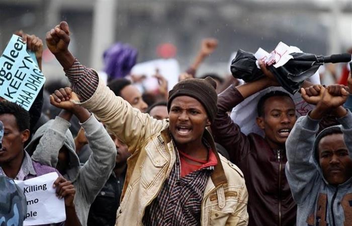 "الحرية ليست هدية"..الإيكونوميست: آبي أحمد يُلقي بإثيوبيا إلى الهاوية