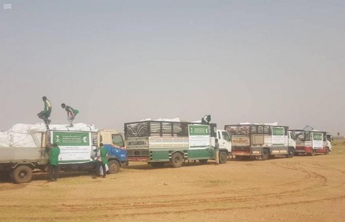"إغاثي" الملك يوزع 558 خيمة للمتضررين من سيول وفيضانات السودان