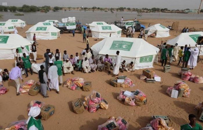 "إغاثي" الملك يوزع 558 خيمة للمتضررين من سيول وفيضانات السودان