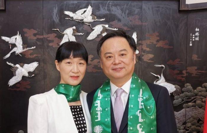 سفير الصين في المملكة متشحاً بالأخضر: نفرح بفرحكم ومجدكم