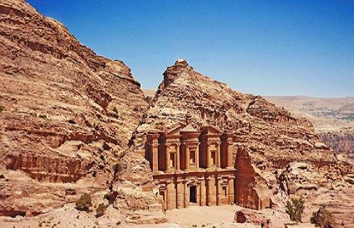تراجع دخل الأردن السياحي بنسبة 63.7%