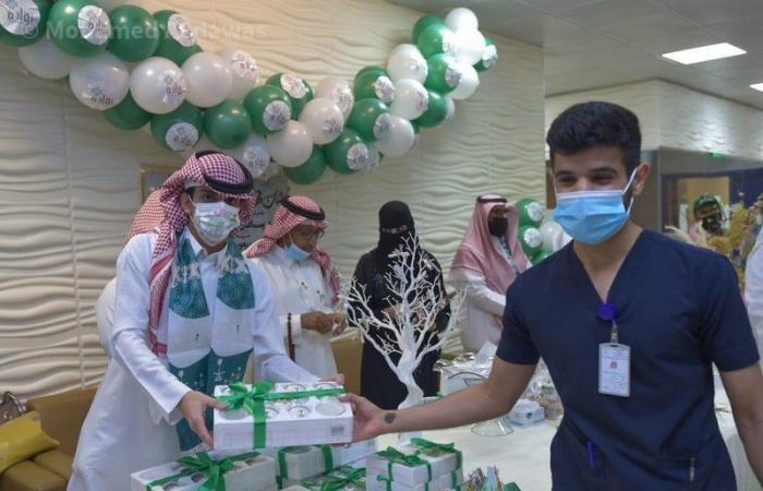 "نوارة التطوعي" يحتفل باليوم الوطني في مستشفى الملك سلمان