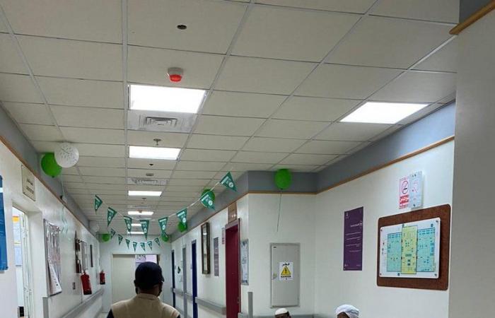الطائف.. مستشفى ظلم يتوشح بالأعلام واللون الأخضر احتفالاً باليوم الوطني الـ 90 للمملكة