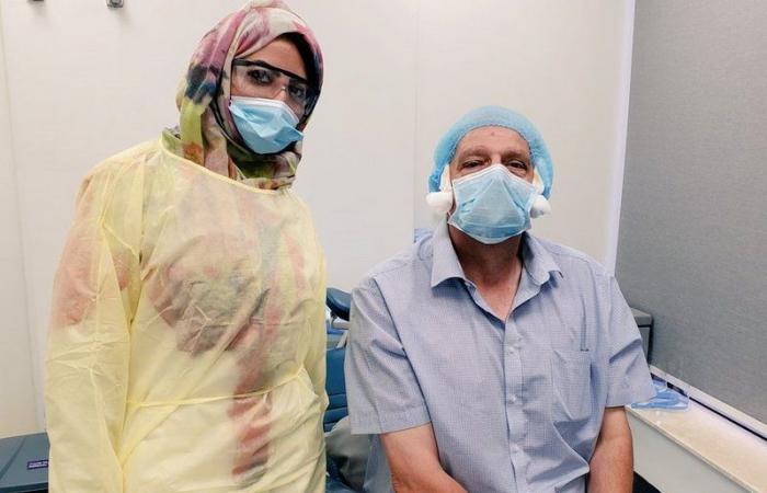 طبيبة سعودية تروي لـ"سبق" قصتها مع مريض بريطاني.. "إبرة" جعلته يثني على النظام الصحي بالمملكة