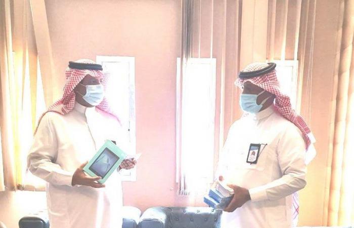 12409 أجهزة لوحية وشرائح بيانات تعزز مسيرة التعليم عن بعد في الرياض