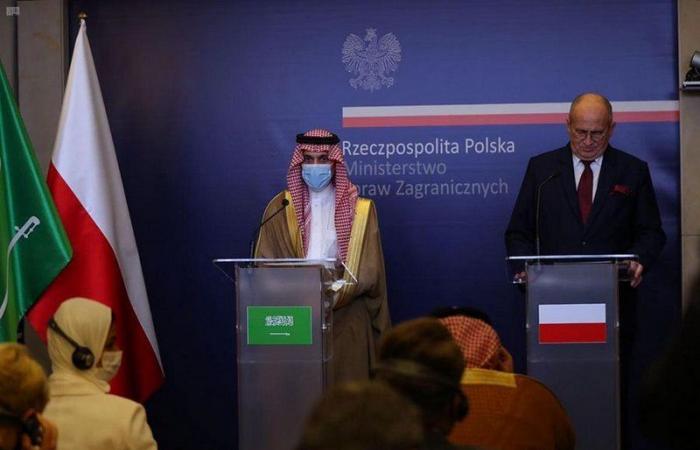 وزير الخارجية يعقد جلسة مباحثات رسمية مع نظيره البولندي في العاصمة وارسو