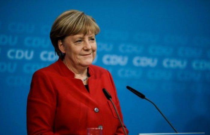 ميركل: ألمانيا تعتزم تشديد إجراءات مكافحة كورونا بلا عزل عام