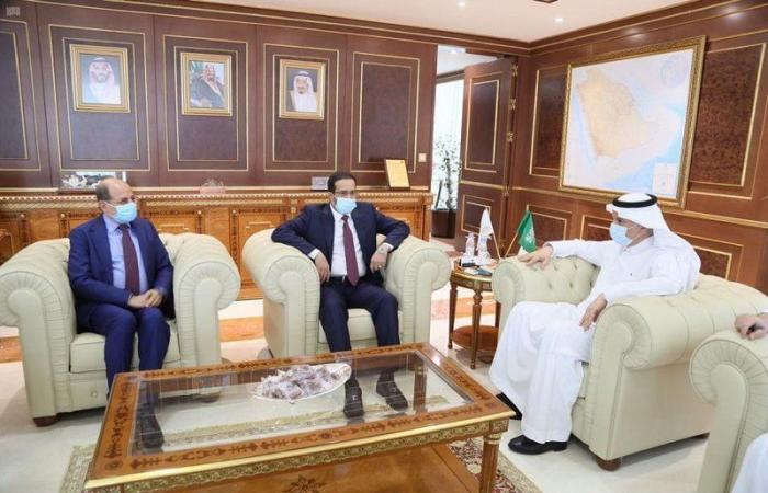 "الفضلي" يبحث مع وزير الزراعة اليمني سبلَ مكافحة الجراد الصحراوي