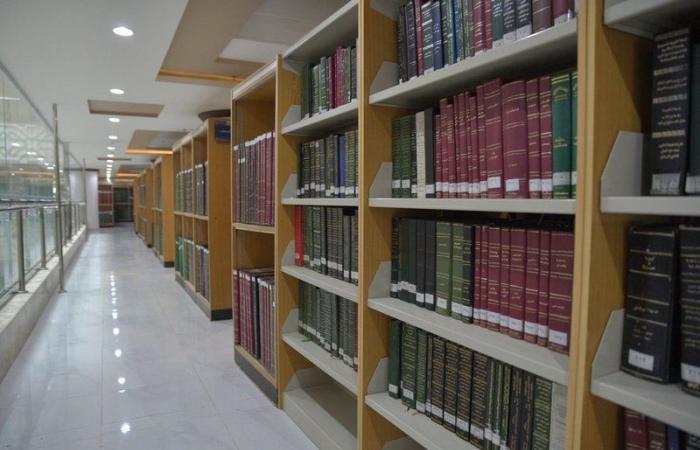 مكتبة الحرم المكي الشريف تُعقم مرافقها وتستعد لاستقبال (30) زائرًا في الساعة