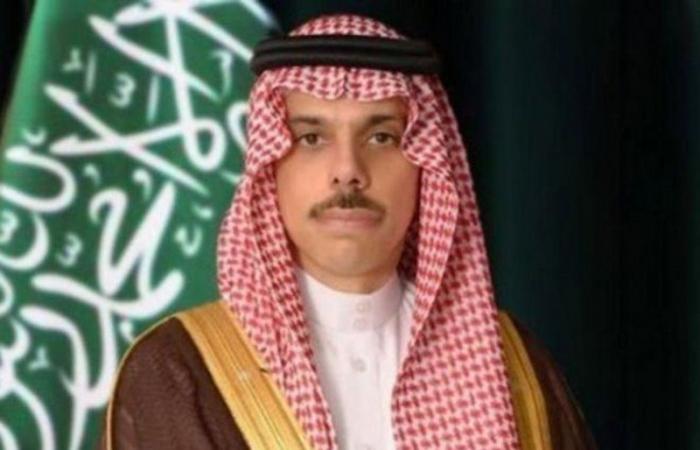 وزير الخارجية يودع سفير عمان بالمملكة لانتهاء فترة عمله