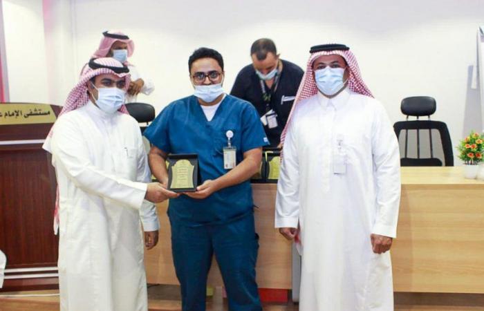 التجمع الصحي الأول يكرم أبطال صيدلية مستشفى الإمام عبدالرحمن الفيصل