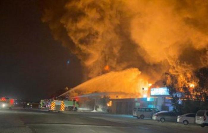 شاهد.. "مدني الرياض" يخمد حريقاً بأحد مصانع الصناعية الثانية ونسبة السيطرة 90 %