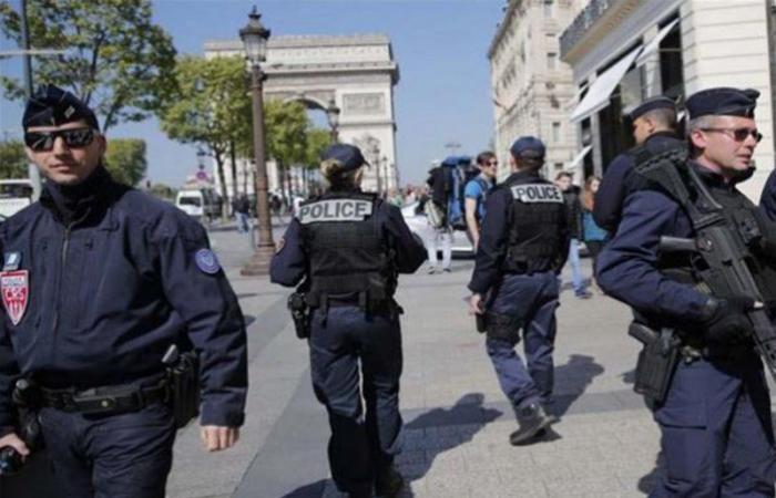 الشرطة الفرنسية تداهم منازل أجانب على خلفية حادثة قطع رأس المدرس