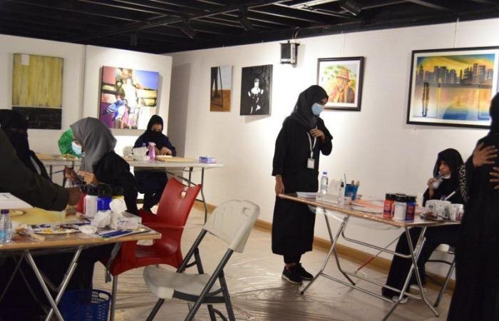 60 فناناً تشكيلياً يشاركون باليوم العالمي للعصا البيضاء في جدة