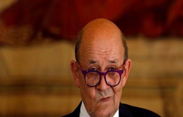 وزير الخارجية الفرنسي يحذّر “كلما تأخر” تشكيل الحكومة اللبنانية “غرق المركب أكثر”