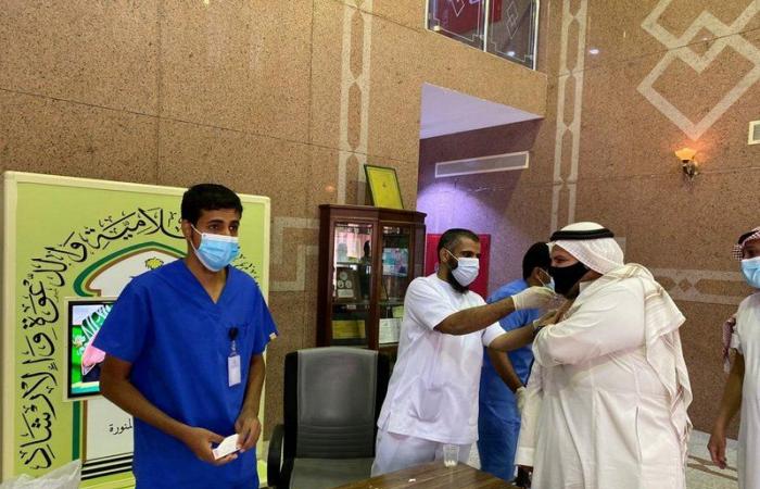بالتعاون مع "الصحة".. "الإسلامية بالمدينة" تقيم حملة لتطعيم منسوبيها ضد الإنفلونزا الموسمية