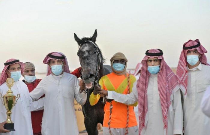 شاهد من ميدان الفروسية بحائل.. "صديد" يتوج بكأس الحفل الثالث