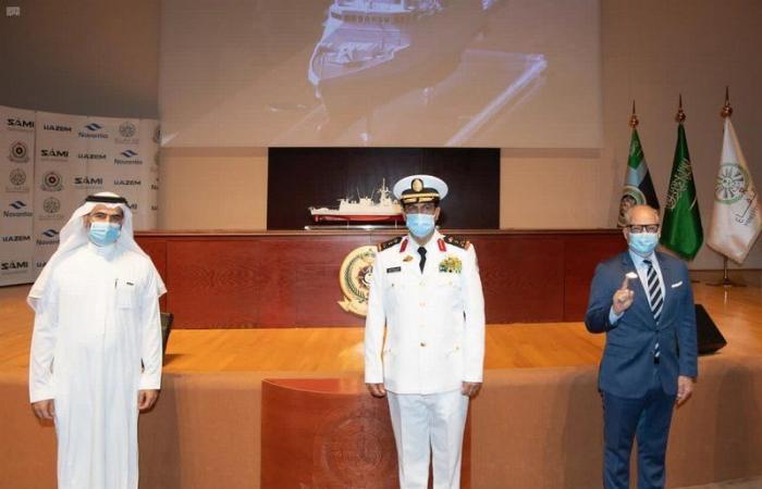قائد القوات البحرية يعوِّم "سفينة جلالة الملك الدرعية"