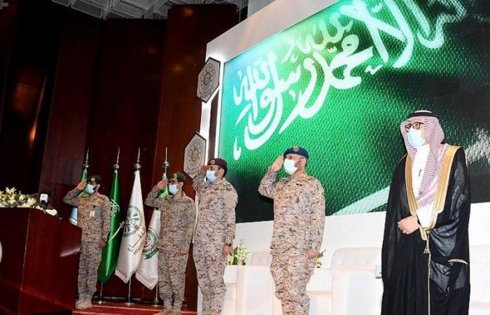 رئيس الأركان يرعى حفل تخريج طلبة كلية الأمير سلطان العسكرية بالظهران