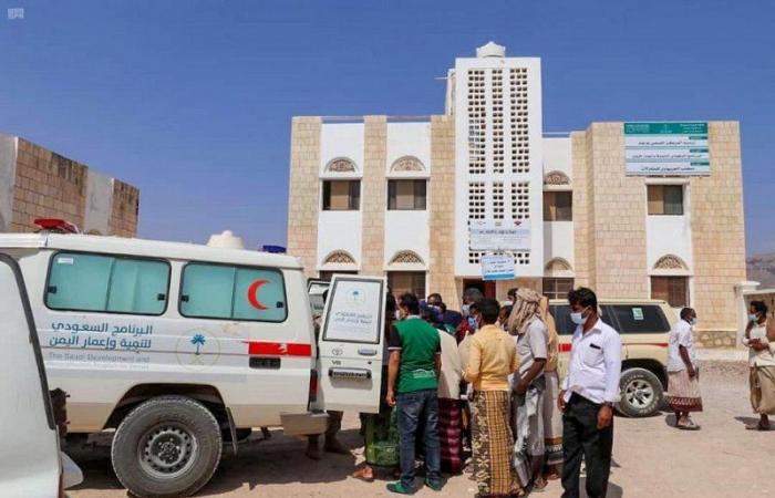 بالصور.. مشروع صحي ينهي معاناة 18 ألف يمني في جزيرة سقطرى