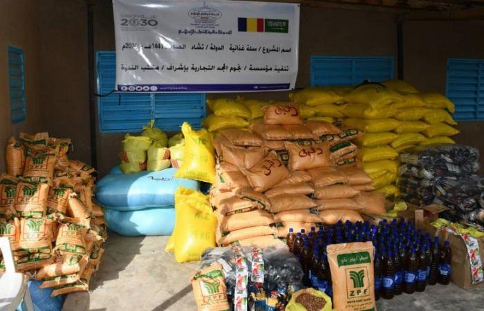 الندوة العالمية توزع مئات السلال الغذائية في تشاد