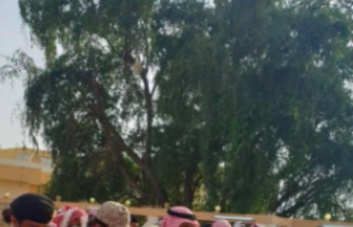 محافظ فيفاء يؤدي صلاة الميت على الجندي عبدالعزيز الفيفي
