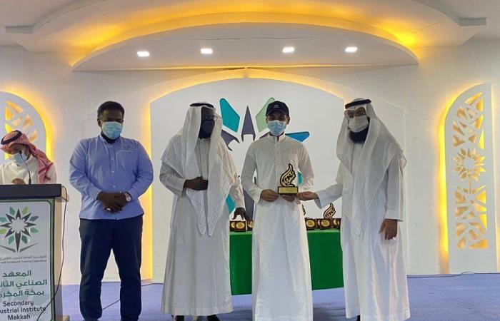 "صناعي مكة" يحتفل  بتخرج 25 طالبًا بقسمي السيارات وقسم التبريد