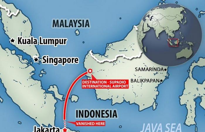فيديو تحت البحر سباق مع الزمن للعثور على بقايا الطائرة الإندونيسية..