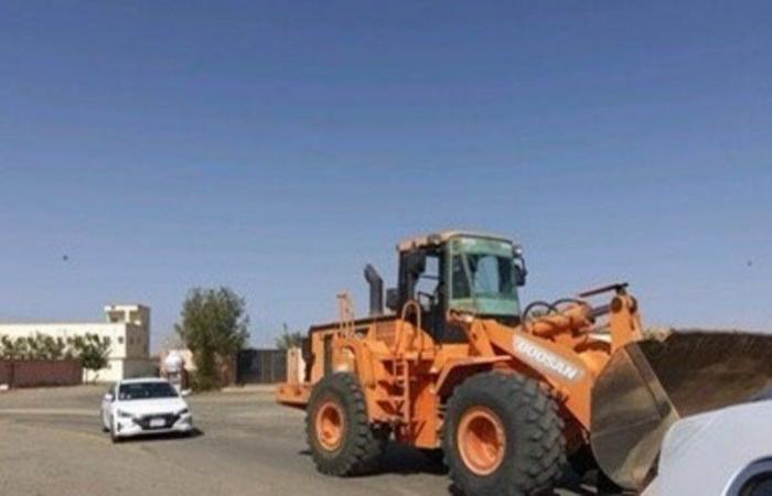 بلدية طيبة بجدة تزيل 112 حظيرة وصناديق خشبية عشوائية