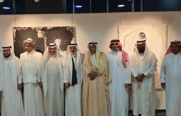 "عبد العزيز بن ناصر" يدشن المعرض الشخصي للفنانة أماني غيث بجدة
