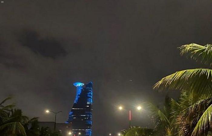 بالصور.. أمطار متوسطة إلى غزيرة على محافظة جدة