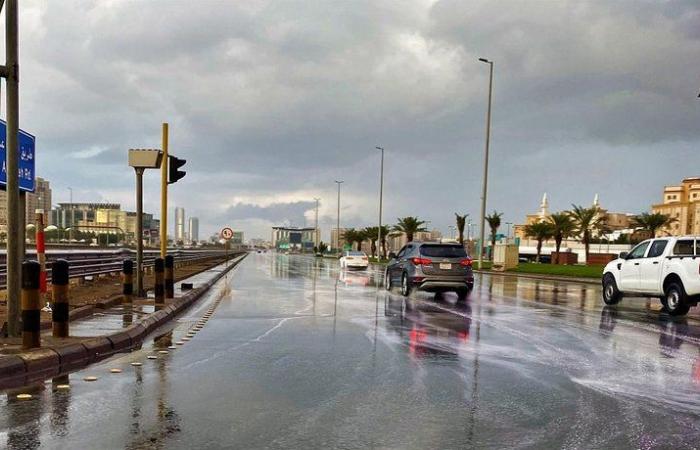 بالصور.. أمطار متوسطة إلى غزيرة على محافظة جدة
