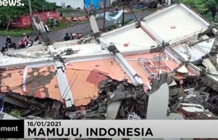 شاهد: دمار واسع في جزيرة سولاويسي الإندونيسية بعد زلزال الجمعة
