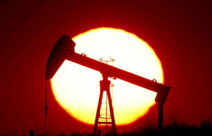 أسعار النفط تصعد متأثرة بأنباء التحفيز الأمريكي قبيل تنصيب "بايدن"