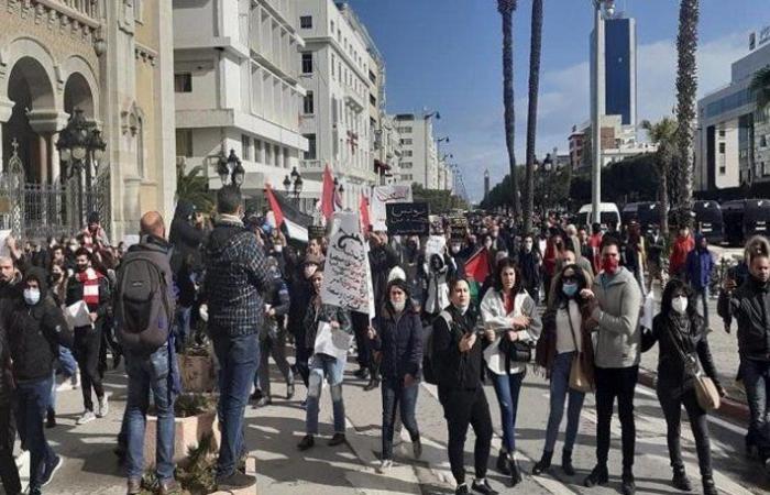 تونس.. الاحتجاجات تتواصل مطالبة بتوفير الوظائف