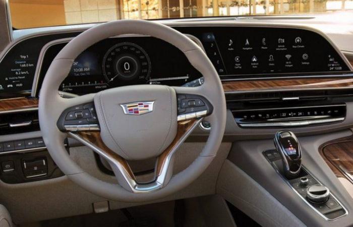 بالصور.. "الجميح للسيارات" تدشِّن سيارة إسكاليد 2021