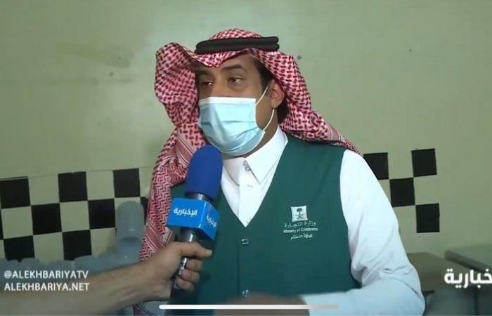 الإطاحة بعمالة مخالفة تدير وكرًا لتصنيع زيوت الشَّعر المغشوشة جنوب الرياض