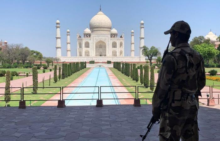 الهند.. تهديد بتفجير "تاج محل" وإجلاء السياح من الموقع