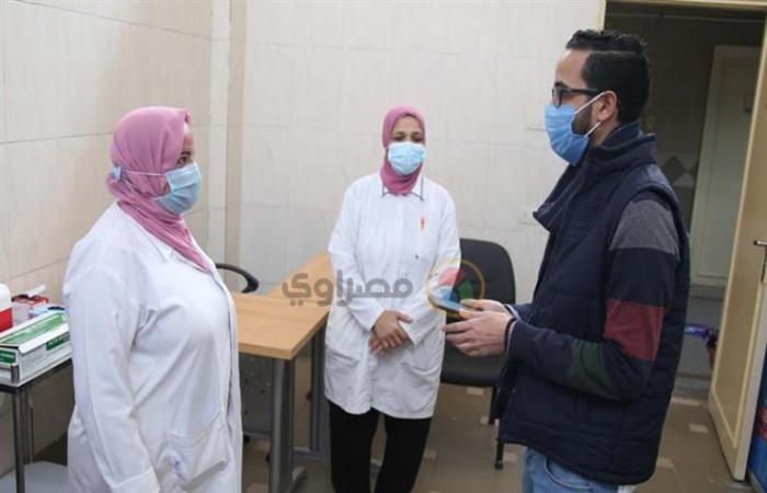 "متشعلقين في الأمل".. كيف مضى أول أيام التطعيم بلقاح كورونا بمصر؟ (معايشة)