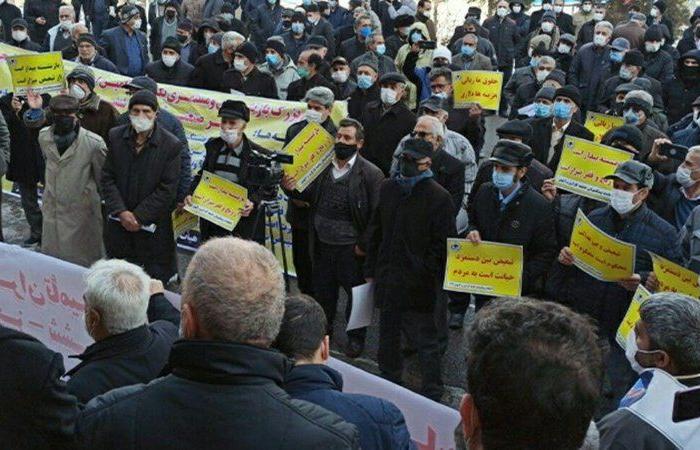 احتجاجات المتقاعدين تجتاح المدن الإيرانية بهتافات ضد الفساد وسوء الأوضاع المعيشية