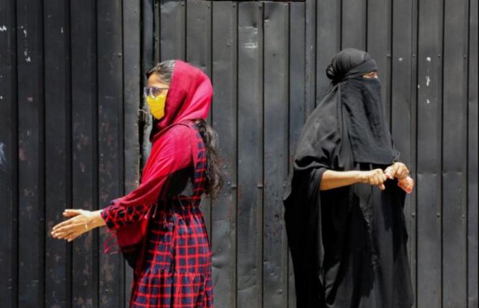 قرار تم توقيعه.. حظر النقاب وإغلاق 1000 مدرسة إسلامية بسريلانكا!