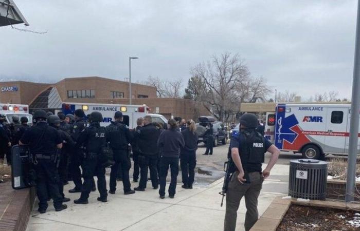 مقتل 10 أشخاص بينهم رجل شرطة جراء إطلاق نار داخل مركز تجاري بولاية كولورادو